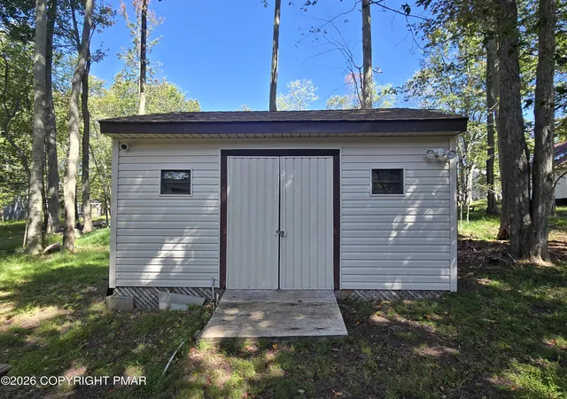 Photo 4 of Single family home for sale at 7151 Robinwood Dr, Tobyhanna, PA 18466 | MLS# PM-145162 | Listing updated on 2026-09-30