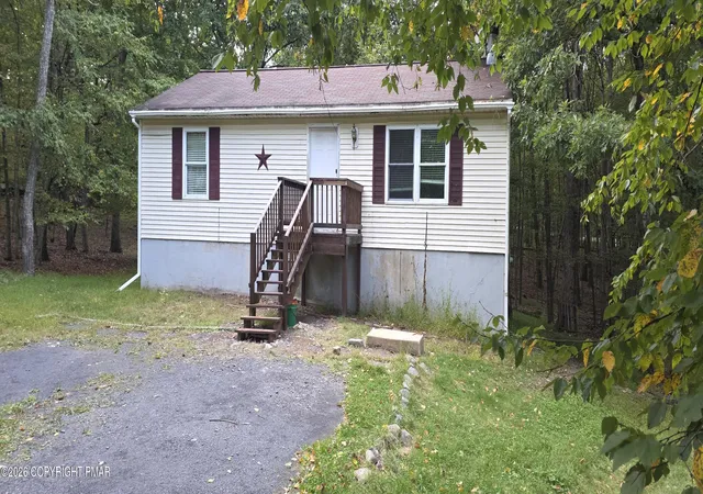 Photo 1 of Single family home for sale at 521 Starling Ct, Bushkill, PA 18324 | MLS# PM-145178 | Listing updated on 2026-10-07