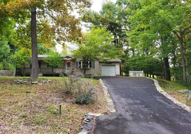 Photo 2 of Single family home for sale at 141 Manchester Dr, Bushkill, PA 18324 | MLS# PM-145182 | Listing updated on 2026-10-16