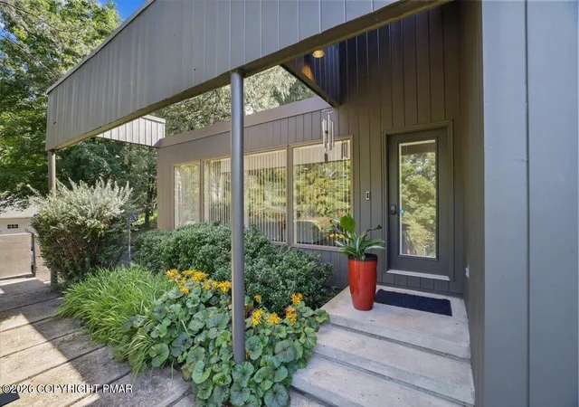Photo 3 of Single family home for sale at 1312 N Abington Rd, Waverly Township, PA 18414 | MLS# PM-145717 | Listing updated on 2026-10-22