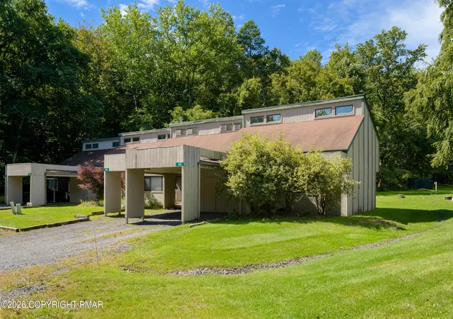 Townhouse for sale at 142 Ridge Dr, Tannersville, PA 18372 | MLS# PM-145205
