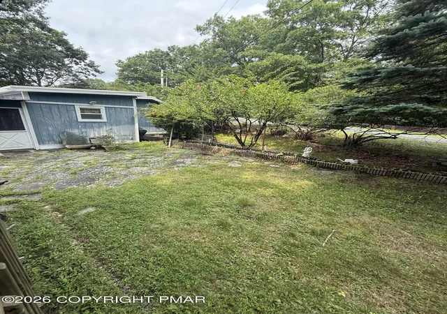 Photo 2 of Manufactured home for sale at 305 Papoose Dr, East Stroudsburg, PA 18302 | MLS# PM-145226 | Listing updated on 2026-10-01