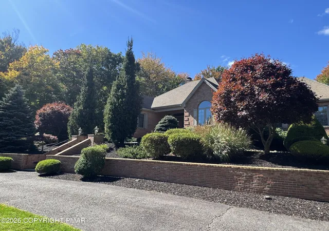 Photo 3 of Single family home for sale at 235 Wolf Holw Rd, Lake Harmony, PA 18624 | MLS# PM-145301 | Listing updated on 2026-10-21
