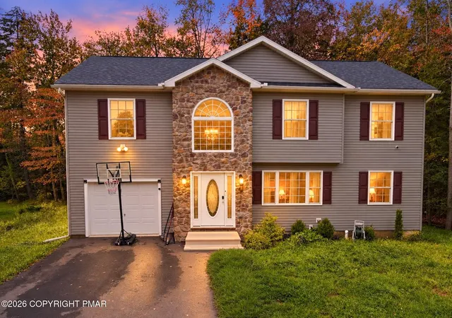 Photo 1 of Single family home for sale at 425 Scotch Pine Dr, Pocono Summit, PA 18346 | MLS# PM-145235 | Listing updated on 2026-10-05