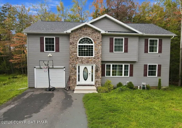 Photo 3 of Single family home for sale at 425 Scotch Pine Dr, Pocono Summit, PA 18346 | MLS# PM-145235 | Listing updated on 2026-10-05