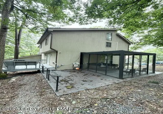 Photo 3 of Single family home for sale at 322 Brentwood Dr, Bushkill, PA 18324 | MLS# PM-145285 | Listing updated on 2026-10-17