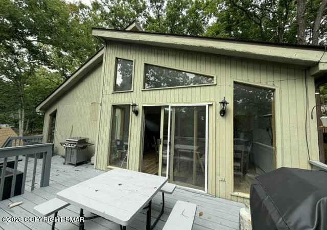 Photo 4 of Single family home for sale at 322 Brentwood Dr, Bushkill, PA 18324 | MLS# PM-145285 | Listing updated on 2026-10-17
