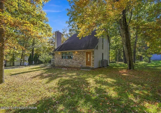 Photo 3 of Single family home for sale at 28 Heath Ln, Mount Pocono, PA 18344 | MLS# PM-145448 | Listing updated on 2026-10-18