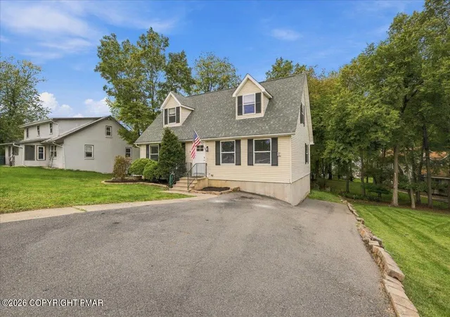 Photo 3 of Single family home for sale at 274 Mary St, East Stroudsburg, PA 18301 | MLS# PM-145313 | Listing updated on 2026-10-21