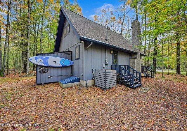 Photo 4 of Single family home for sale at 1571 Evergreen Rd, Pocono Pines, PA 18350 | MLS# PM-145627 | Listing updated on 2026-10-14