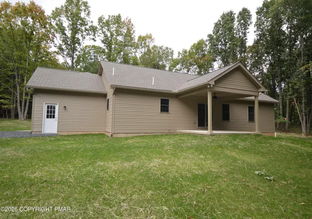 Photo 3 of Single family home for sale at 120 Ozark Dr, Effort, PA 18330 | MLS# PM-145596 | Listing updated on 2026-10-14