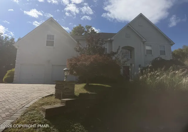 Photo 3 of Single family home for sale at 207 Ctr Valley Ct, East Stroudsburg, PA 18302 | MLS# PM-145364 | Listing updated on 2026-10-15