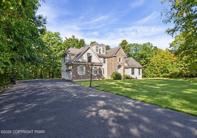 Photo 3 of Single family home for sale at 371 Joanne Ct, Bartonsville, PA 18321 | MLS# PM-145451 | Listing updated on 2026-10-11