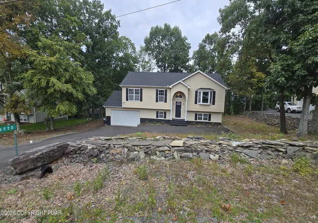 Photo 2 of Single family home for sale at 6223 Blue Beech Dr, East Stroudsburg, PA 18301 | MLS# PM-145427 | Listing updated on 2026-10-13