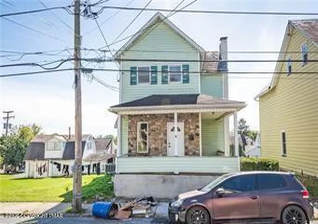 Photo 2 of Single family home for sale at 710 William St, Pen Argyl, PA 18072 | MLS# PM-145376 | Listing updated on 2026-10-15