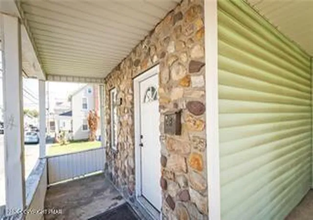 Photo 3 of Single family home for sale at 710 William St, Pen Argyl, PA 18072 | MLS# PM-145376 | Listing updated on 2026-10-15