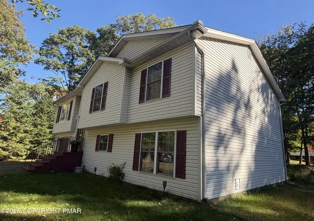 Photo 3 of Single family home for sale at 5257 Hummingbird Dr, Pocono Summit, PA 18346 | MLS# PM-145527 | Listing updated on 2026-10-18