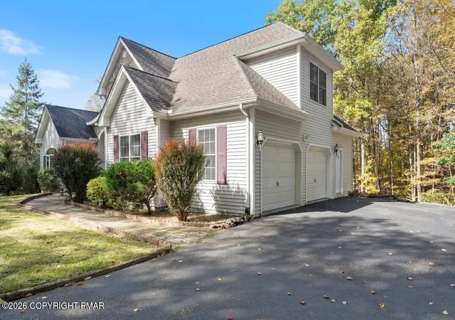 Photo 2 of Single family home for sale at 608 Washington Xing, East Stroudsburg, PA 18301 | MLS# PM-145655 | Listing updated on 2026-10-15