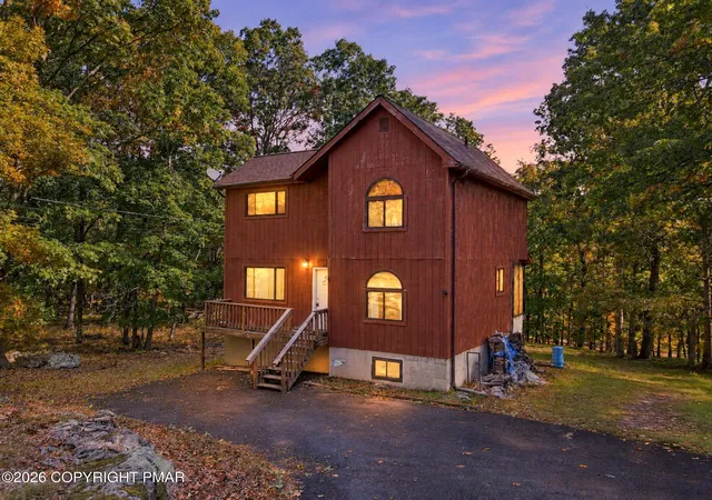 Photo 3 of Single family home for sale at 195 Mallard Ln, Bushkill, PA 18324 | MLS# PM-145494 | Listing updated on 2026-10-14