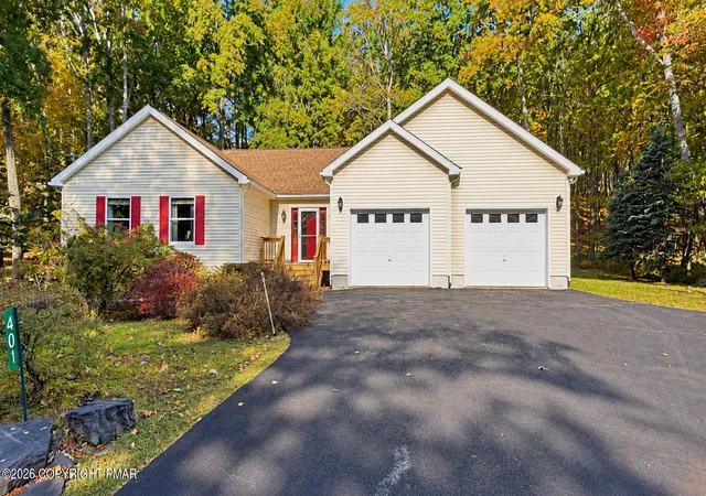 Photo 2 of Single family home for sale at 401 Underhill Dr, Tamiment, PA 18371 | MLS# PM-145522 | Listing updated on 2026-10-20