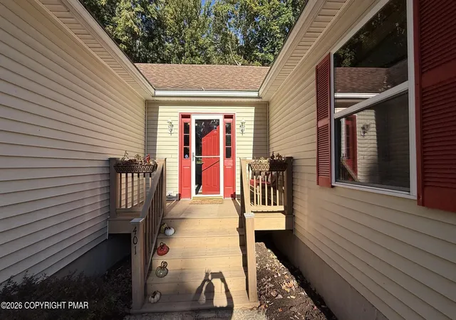 Photo 3 of Single family home for sale at 401 Underhill Dr, Tamiment, PA 18371 | MLS# PM-145522 | Listing updated on 2026-10-20
