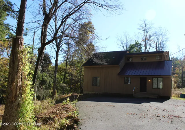 Photo 1 of Single family home for sale at 334 Clubhouse Dr, East Stroudsburg, PA 18302 | MLS# PM-145529 | Listing updated on 2026-10-10