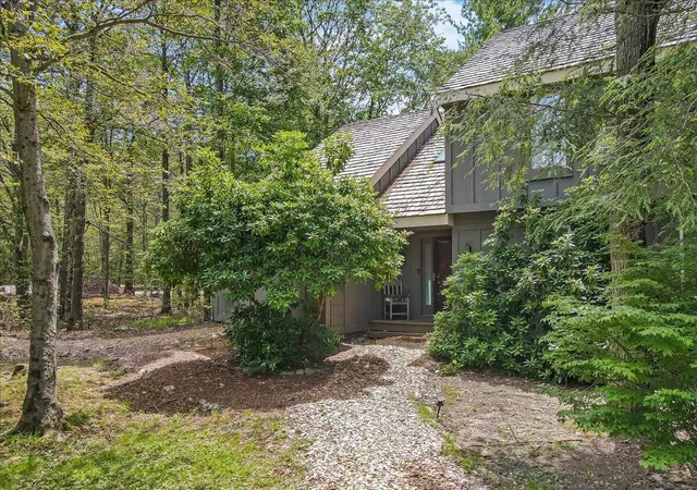 Photo 2 of Single family home for sale at 214 Snow Ridge Cir, Lake Harmony, PA 18624 | MLS# PM-145457 | Listing updated on 2026-10-09