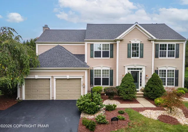 Single family home for sale at 2208 Pembrooke Dr, Macungie, PA 18062 | MLS# PM-145614