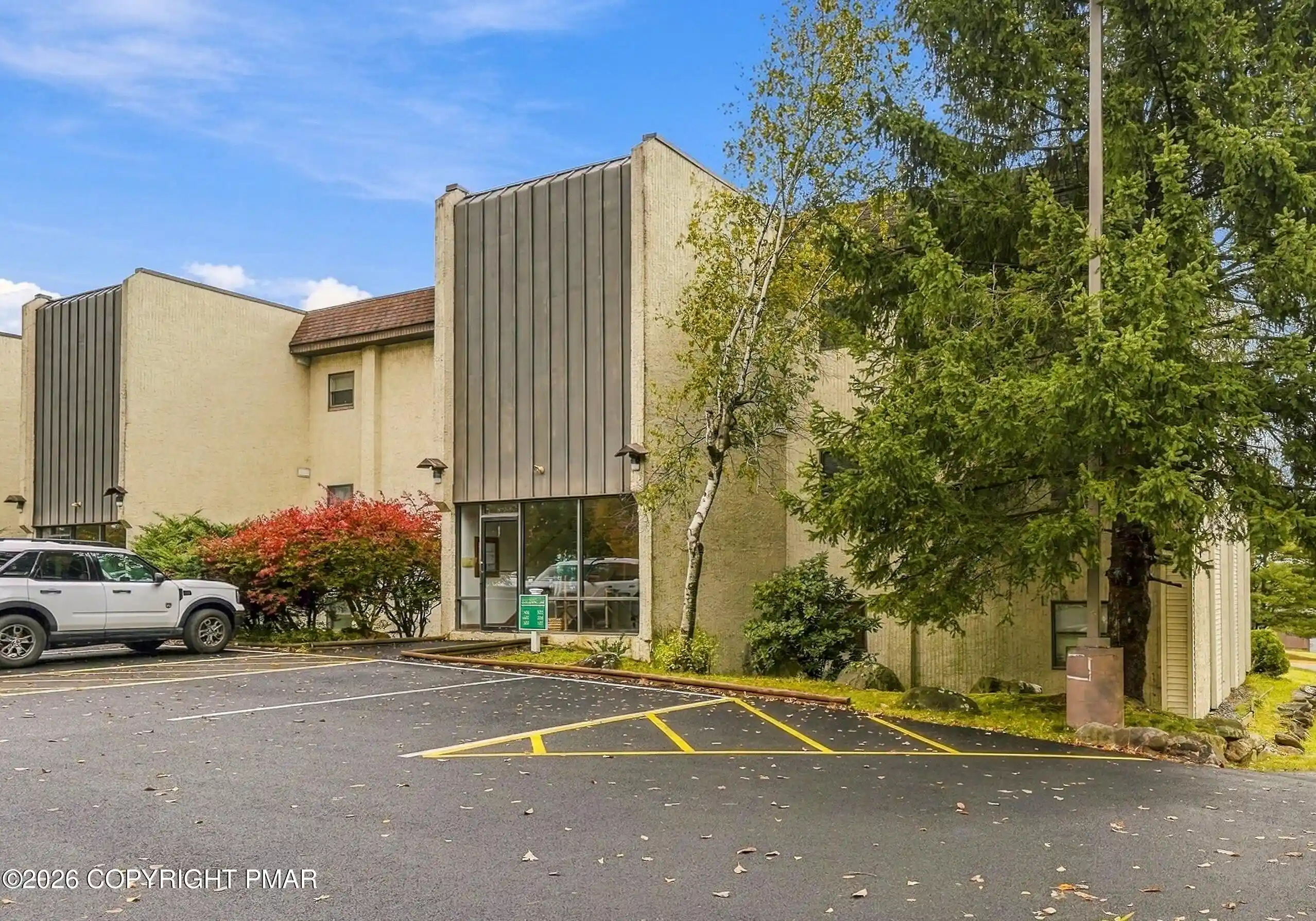 Listing Photo 2 - Condo for sale in 146 Foxfire Dr located at 146 Foxfire Dr, Mount Pocono Boro, PA 18344 - Unit #Unit 106
