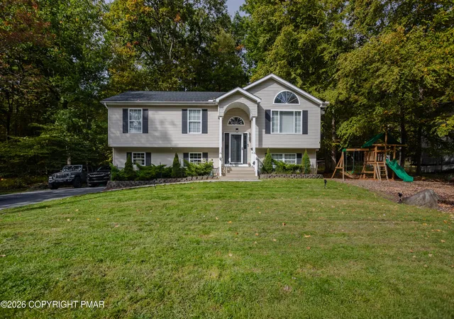 Photo 2 of Single family home for sale at 1111 Hunters Woods Dr, East Stroudsburg, PA 18301 | MLS# PM-145622 | Listing updated on 2026-10-14