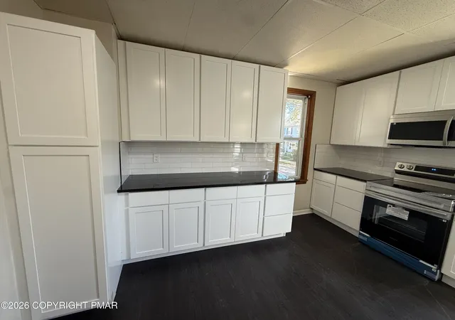 Photo 3 of Townhouse for sale at 644 Walnut St, Catasauqua, PA 18032 | MLS# PM-145541 | Listing updated on 2026-10-11