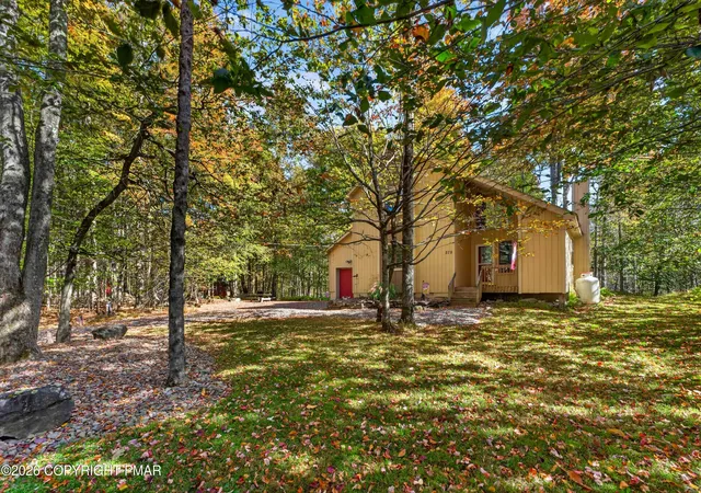 Photo 3 of Single family home for sale at 278 White Pine Dr, Pocono Lake, PA 18347 | MLS# PM-145530 | Listing updated on 2026-10-12