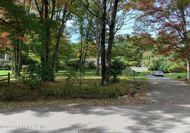 Photo 2 of Single family home for sale at 5 Cobblewood Dr, Mount Pocono, PA 18344 | MLS# PM-145615 | Listing updated on 2026-10-13