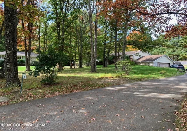 Photo 3 of Single family home for sale at 5 Cobblewood Dr, Mount Pocono, PA 18344 | MLS# PM-145615 | Listing updated on 2026-10-13