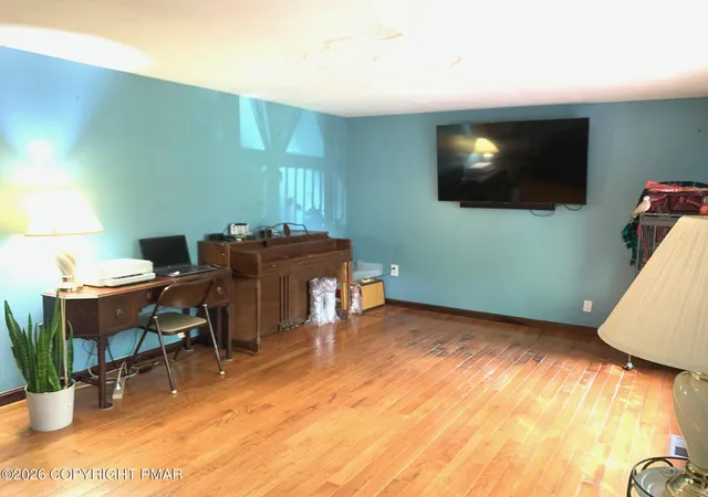 Photo 4 of Single family home for sale at 5 Cobblewood Dr, Mount Pocono, PA 18344 | MLS# PM-145615 | Listing updated on 2026-10-13