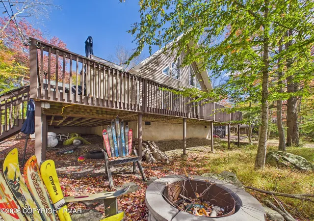 Photo 3 of Single family home for sale at 286 N Arrow Dr, Pocono Lake, PA 18347 | MLS# PM-145623 | Listing updated on 2026-10-27
