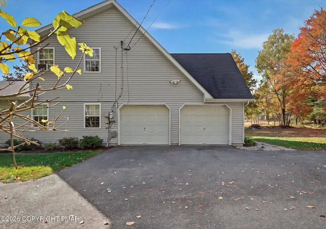 Photo 3 of Single family home for sale at 158 Heather Dr, Blakeslee, PA 18610 | MLS# PM-145638 | Listing updated on 2026-10-19