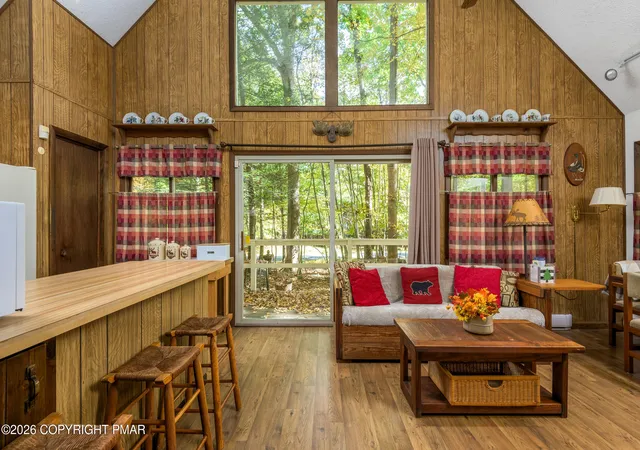 Photo 3 of Sale Pending at 3102 Delaware Cir, Bushkill, PA 18324 | MLS# PM-145654 | Listing updated on 2026-10-21