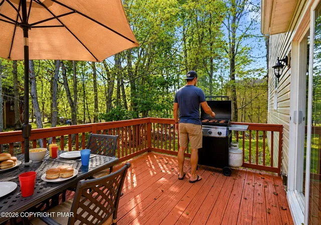 Photo 4 of Single family home for sale at 1070 Country Pl Dr, Tobyhanna, PA 18466 | MLS# PM-145660 | Listing updated on 2026-10-16