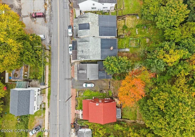 Photo 3 of Single family home for sale at 433 Nichols St, Pottsville, PA 17901 | MLS# PM-145732 | Listing updated on 2026-10-26