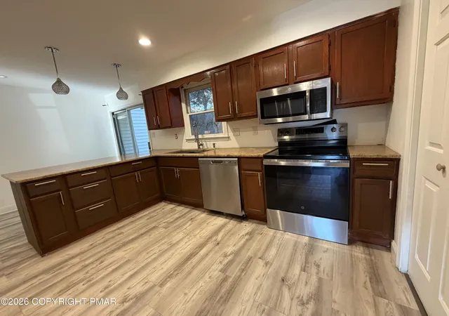 Listing Photo 5 - Condo for sale in building located at 116 Eaglesmere Cir, East Stroudsburg, PA 18301 - Unit #12