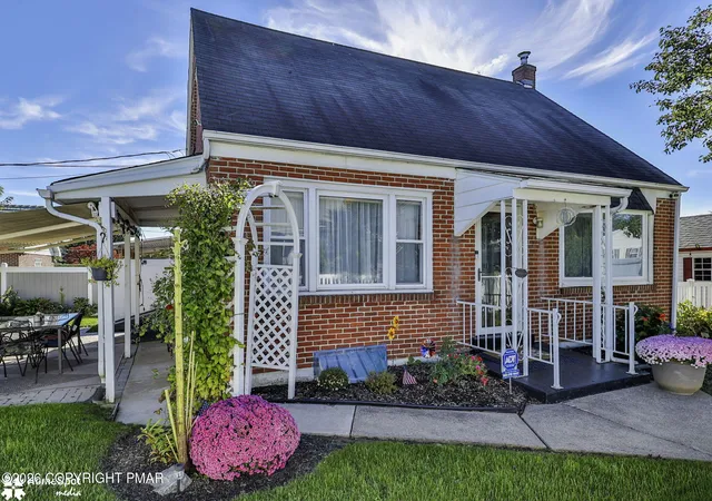 Photo 2 of Condo for sale at 1134 E Cedar St, Allentown, PA 18109 | MLS# PM-145710 | Listing updated on 2026-10-21