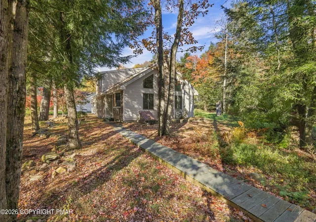 Photo 3 of Single family home for sale at 3255 Red Maple Ln, Pocono Pines, PA 18350 | MLS# PM-145723 | Listing updated on 2026-10-17