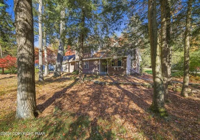 Photo 3 of Single family home for sale at 3255 Red Maple Ln, Pocono Pines, PA 18350 | MLS# PM-145723 | Listing updated on 2026-10-17