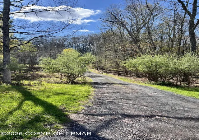 Photo 3 of Single family home for sale at 304 Whipporwill Ln, East Stroudsburg, PA 18302 | MLS# PM-145759 | Listing updated on 2026-10-19