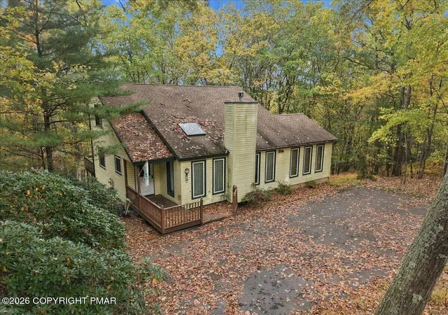 Photo 2 of Single family home for sale at 1121 Overlook Ct, Saylorsburg, PA 18353 | MLS# PM-145790 | Listing updated on 2026-10-21