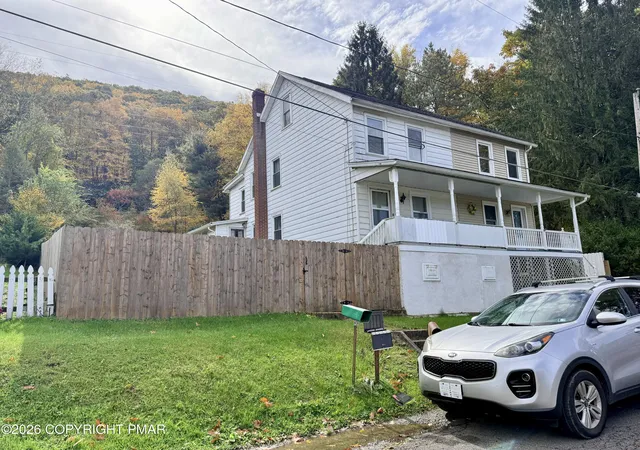 Photo 2 of Sale Pending at 207 Yard St, Nesquehoning, PA 18240 | MLS# PM-145796 | Listing updated on 2026-10-28