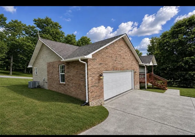Photo 1 of Single family home for sale at 403 Aspen Dr, London, KY 40741 | MLS# 25501222 | Listing updated on 2026-09-05