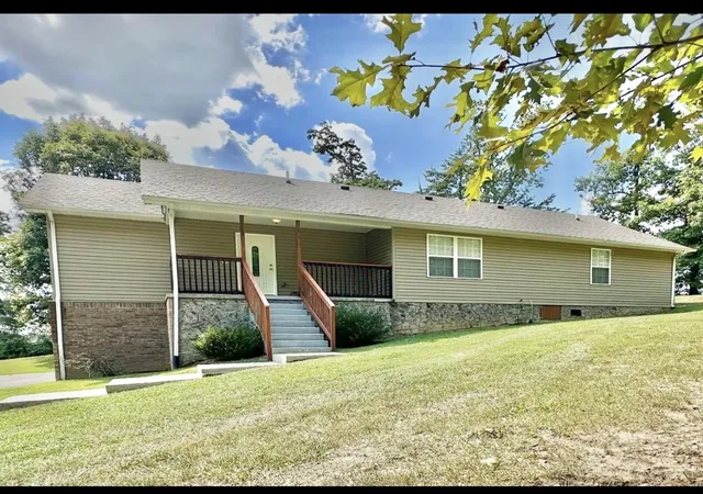 Photo 3 of Single family home for sale at 403 Aspen Dr, London, KY 40741 | MLS# 25501222 | Listing updated on 2026-09-05