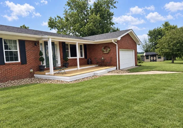 Photo 3 of Single family home for sale at 455 Davis Ln, Winchester, KY 40391 | MLS# 25507944 | Listing updated on 2026-09-28